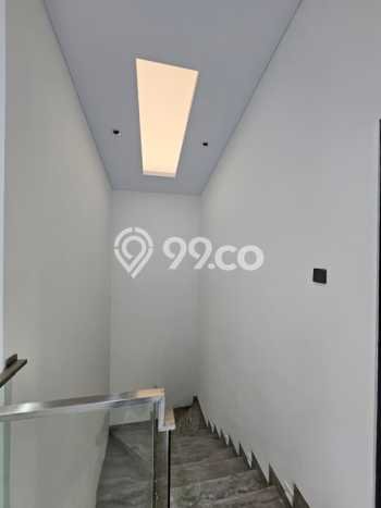 For Sale Hunian Rumah Terawat 5 Kamar di Alam Sutera, Tangerang For Sale Hunian Rumah Terawat 5 Kamar di Alam Sutera, Tangerang