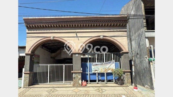 Hunian Cantik Modern Lb 348m2 di Rungkut, Surabaya Hunian Cantik Modern Lb 348m2 di Rungkut, Surabaya