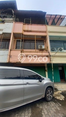 Ruko Dijual di Prime Area Jakarta Barat Luas 159m2 Ruko Dijual di Prime Area Jakarta Barat Luas 159m2