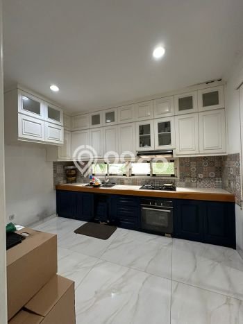 Rumah Elit LB 300m2 Siap Pakai Desain Elegan di Jatimelati, Bekasi Rumah Elit LB 300m2 Siap Pakai Desain Elegan di Jatimelati, Bekasi
