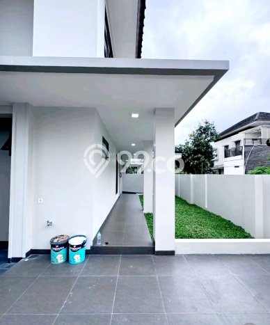 Rumah Elit LB 200m2 Siap Huni Desain Elegan di BSD Kencana Loka, Tangerang Rumah Elit LB 200m2 Siap Huni Desain Elegan di BSD Kencana Loka, Tangerang