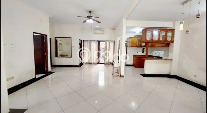 Rumah Minimalis 3 KT LT 180m2 di Villa Melati Mas Rumah Minimalis 3 KT LT 180m2 di Villa Melati Mas