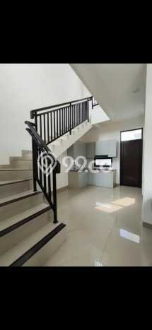 Dijual Hunian Rumah Terawat 3 KT di Sudirman, Jakarta Selatan Dijual Hunian Rumah Terawat 3 KT di Sudirman, Jakarta Selatan