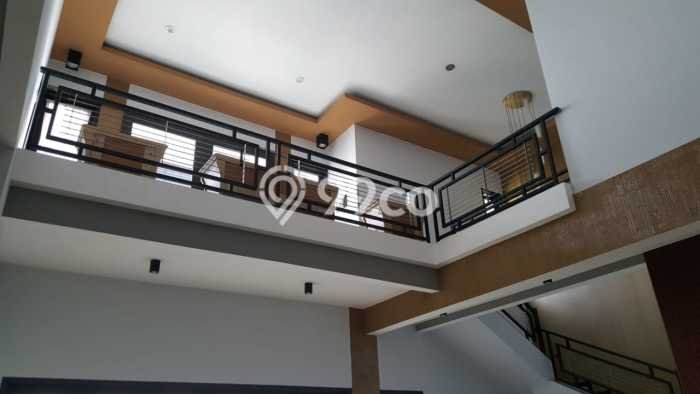 Hunian Mewah Dijual LT 400m2 di Wonocolo, Surabaya Hunian Mewah Dijual LT 400m2 di Wonocolo, Surabaya