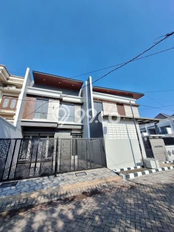 Rumah Luxury Modern Tanpa Renovasi di kertajaya Surabaya Rumah Luxury Modern Tanpa Renovasi di kertajaya Surabaya