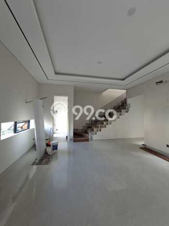 Rumah Nyaman dengan Luas Bangunan 255m2m² di Lokasi , Surabaya Rumah Nyaman dengan Luas Bangunan 255m2m² di Lokasi , Surabaya