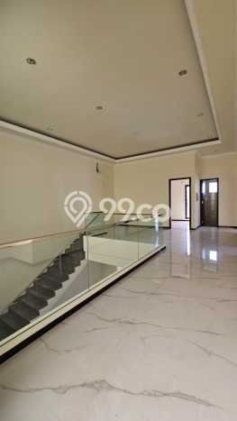 Rumah Luxury Modern Tanpa Renovasi di Kertajaya Surabaya Rumah Luxury Modern Tanpa Renovasi di Kertajaya Surabaya