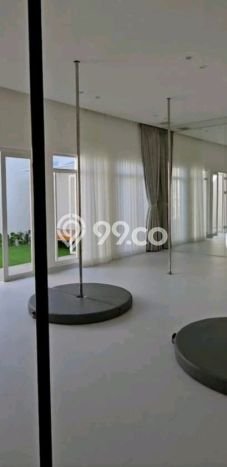 Ready to Use! Premium House LT 440m2 Desain Elegan di Sumurbandung Ready to Use! Premium House LT 440m2 Desain Elegan di Sumurbandung