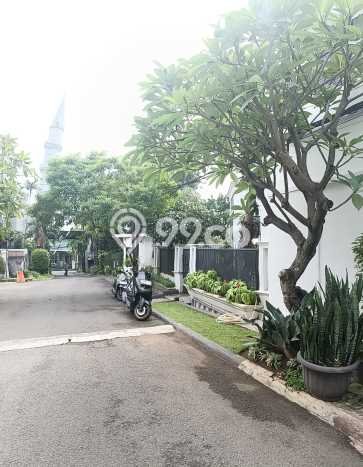 Rumah Elit Modern Tanpa Renovasi di Pejaten Jakarta Selatan Rumah Elit Modern Tanpa Renovasi di Pejaten Jakarta Selatan