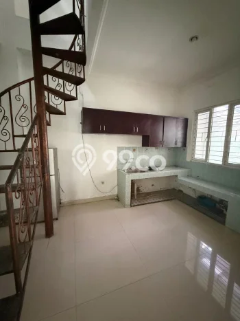 Rumah Kontrakan Tangerang Selatan LT 236m2 LB 133m2 Area Villa Melati Mas Rumah Kontrakan Tangerang Selatan LT 236m2 LB 133m2 Area Villa Melati Mas