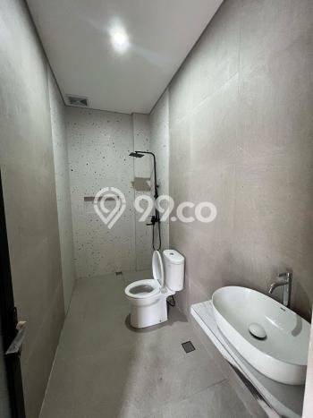 HARGA SPECIAL! Rumah Asri lokasi , Luas 136m2m² Bangunan 180m2m² HARGA SPECIAL! Rumah Asri lokasi , Luas 136m2m² Bangunan 180m2m²