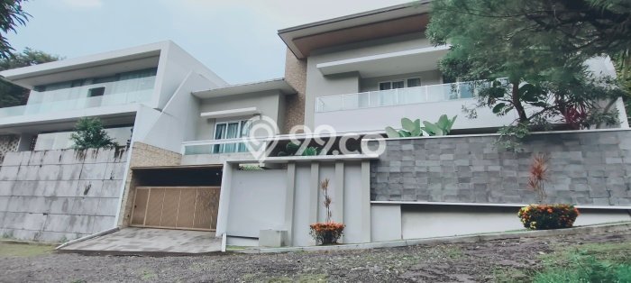 Ready to Use! Luxury House LT 330m2 Desain Elegan di papandayan Ready to Use! Luxury House LT 330m2 Desain Elegan di papandayan