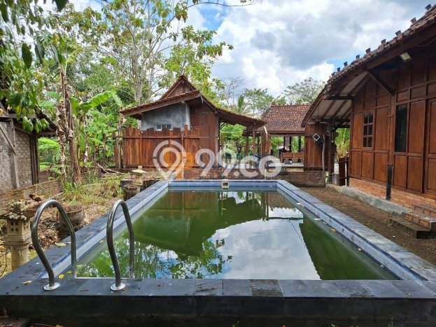 HARGA TERBAIK! Vila Kawasan Playen, Dimensi 865m2m², Kawasan Berkembang dengan prospek naik HARGA TERBAIK! Vila Kawasan Playen, Dimensi 865m2m², Kawasan Berkembang dengan prospek naik