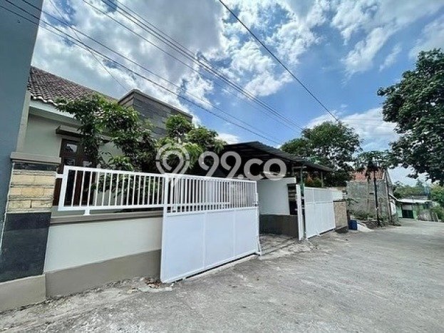 Rumah Modern Minimalis 4 KT Bisa Langsung Pindah di Kalasan Rumah Modern Minimalis 4 KT Bisa Langsung Pindah di Kalasan