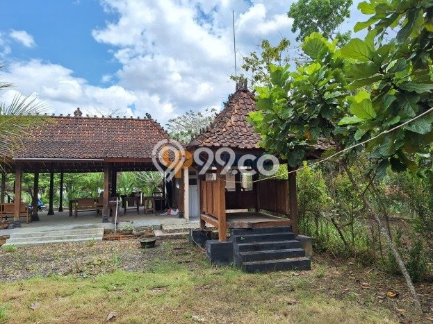 HARGA TERBAIK! Vila Kawasan Playen, Dimensi 865m2m², Kawasan Berkembang dengan prospek naik HARGA TERBAIK! Vila Kawasan Playen, Dimensi 865m2m², Kawasan Berkembang dengan prospek naik