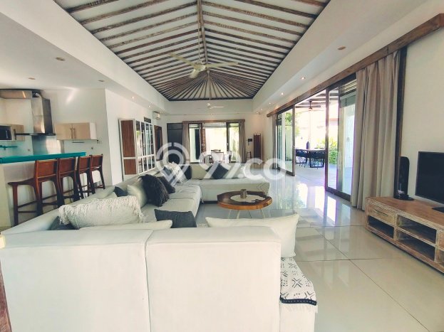 Dijual! Vila Kawasan , Dimensi 700m2m², Posisi Strategis Dijual! Vila Kawasan , Dimensi 700m2m², Posisi Strategis