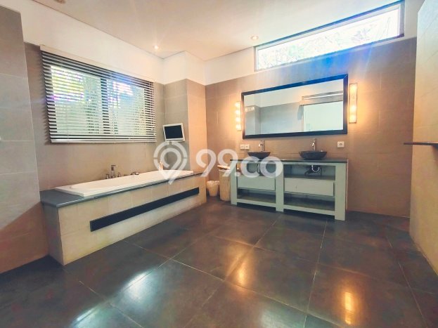 Dijual! Vila Kawasan , Dimensi 700m2m², Posisi Strategis Dijual! Vila Kawasan , Dimensi 700m2m², Posisi Strategis