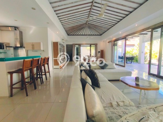 Dijual! Vila Kawasan , Dimensi 700m2m², Posisi Strategis Dijual! Vila Kawasan , Dimensi 700m2m², Posisi Strategis