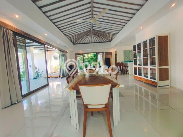Dijual! Vila Kawasan , Dimensi 700m2m², Posisi Strategis Dijual! Vila Kawasan , Dimensi 700m2m², Posisi Strategis