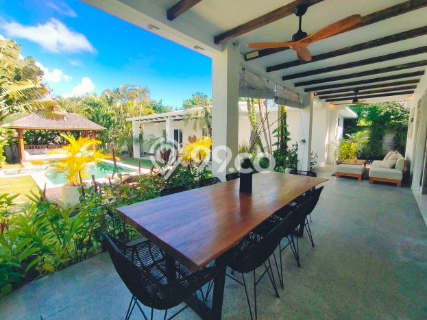 Dijual! Vila Kawasan , Dimensi 700m2m², Posisi Strategis Dijual! Vila Kawasan , Dimensi 700m2m², Posisi Strategis