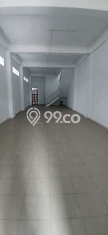 Unit Ruko disewakan di Jatinegara Jakarta Timur dengan LT 130m2 / LB 325m2 Unit Ruko disewakan di Jatinegara Jakarta Timur dengan LT 130m2 / LB 325m2