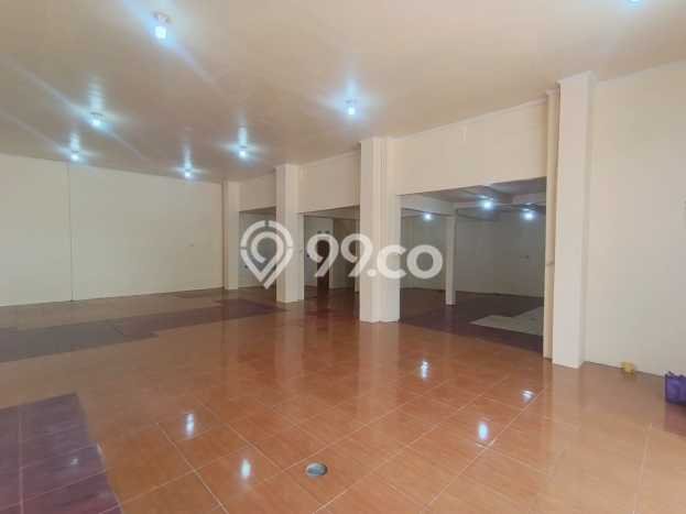 AREA BERKEMBANG! Ruko For Rent Kawasan , Luas 180m2m², Siap Operasional AREA BERKEMBANG! Ruko For Rent Kawasan , Luas 180m2m², Siap Operasional