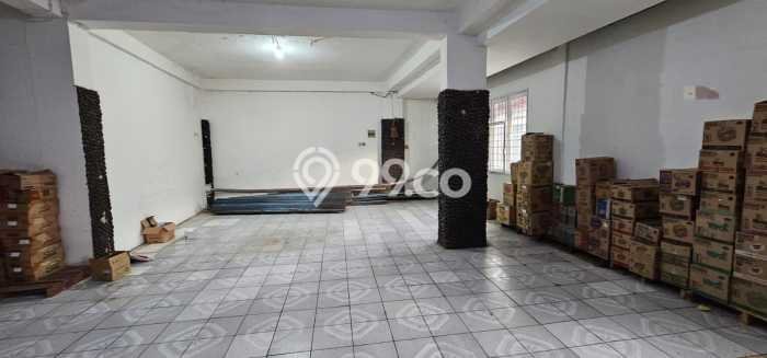 Ruko untuk disewa di Duren Sawit punya LT 209m2 & LB 450m2 harga sewa kompetitif Ruko untuk disewa di Duren Sawit punya LT 209m2 & LB 450m2 harga sewa kompetitif