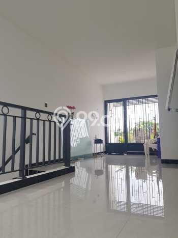 Hunian Elit LB 248m2 Siap Huni Desain Elegan di Pulo Asem, Jakarta Timur Hunian Elit LB 248m2 Siap Huni Desain Elegan di Pulo Asem, Jakarta Timur