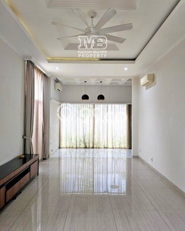 Disewakan! Rumah 5 Kamar Tidur &
5 Kamar Mandi di BSD, Tangerang Disewakan! Rumah 5 Kamar Tidur &
5 Kamar Mandi di BSD, Tangerang