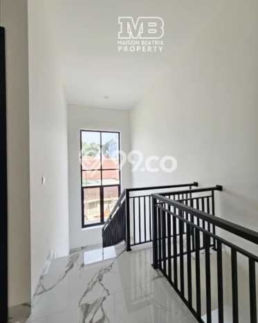 Ready to Use! Luxury House LT 127m2 Desain Elegan di BSD Ready to Use! Luxury House LT 127m2 Desain Elegan di BSD