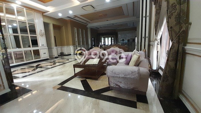 Hunian Mewah Siap Huni LT 2312m2 di Jatinegara, Jakarta Timur Hunian Mewah Siap Huni LT 2312m2 di Jatinegara, Jakarta Timur