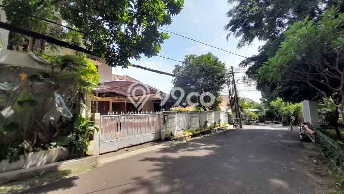 For Sale! Luxury House LT 360m2 Desain Elegan di Jati Padang For Sale! Luxury House LT 360m2 Desain Elegan di Jati Padang