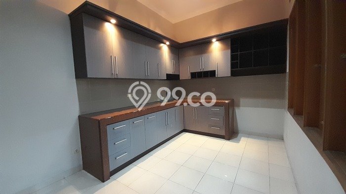 Rumah Elit LB 600m2 Siap Pakai Desain Elegan di Pondok Kelapa, Jakarta Timur Rumah Elit LB 600m2 Siap Pakai Desain Elegan di Pondok Kelapa, Jakarta Timur