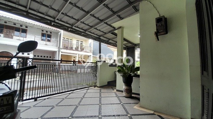 Rumah Luxury Modern Tanpa Renovasi di Pondok Kelapa Jakarta Timur Rumah Luxury Modern Tanpa Renovasi di Pondok Kelapa Jakarta Timur