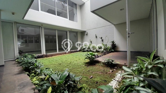 Rumah sewa siap pakai 4 KT di Kuningan, Jakarta Selatan Rumah sewa siap pakai 4 KT di Kuningan, Jakarta Selatan