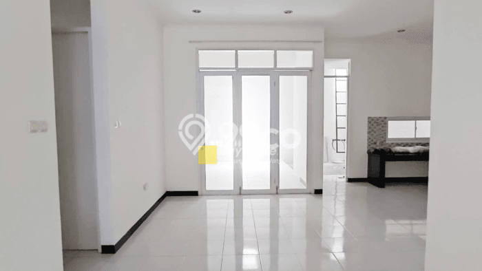 Rumah Modern 3 KT LT 170m2 di Taman Kopo Indah Rumah Modern 3 KT LT 170m2 di Taman Kopo Indah
