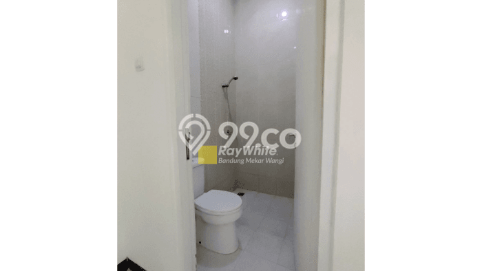 Rumah Modern 3 KT LT 170m2 di Taman Kopo Indah Rumah Modern 3 KT LT 170m2 di Taman Kopo Indah