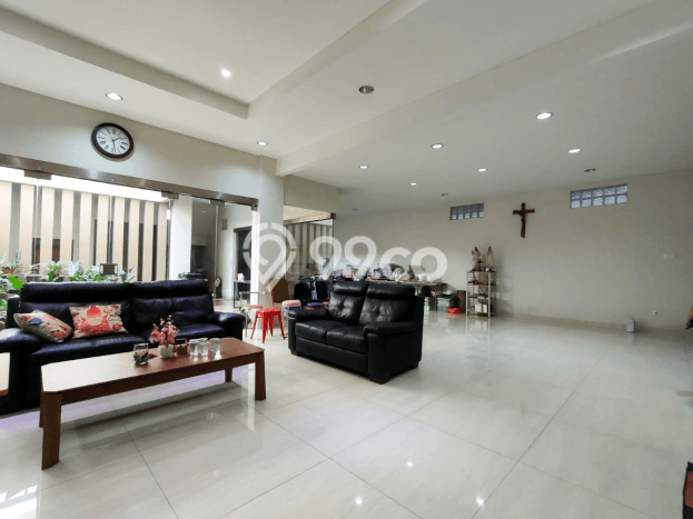 Rumah Mewah LB 515m2 Siap Huni Desain Elegan di Taman Kopo Indah, Bandung Rumah Mewah LB 515m2 Siap Huni Desain Elegan di Taman Kopo Indah, Bandung