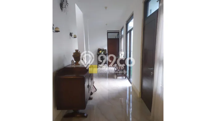 FOR SALE! Vila Kawasan , Luas 228m2m², Posisi Premium FOR SALE! Vila Kawasan , Luas 228m2m², Posisi Premium