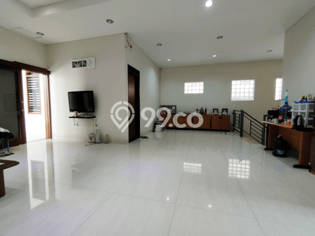 Rumah Mewah LB 515m2 Siap Huni Desain Elegan di Taman Kopo Indah, Bandung Rumah Mewah LB 515m2 Siap Huni Desain Elegan di Taman Kopo Indah, Bandung