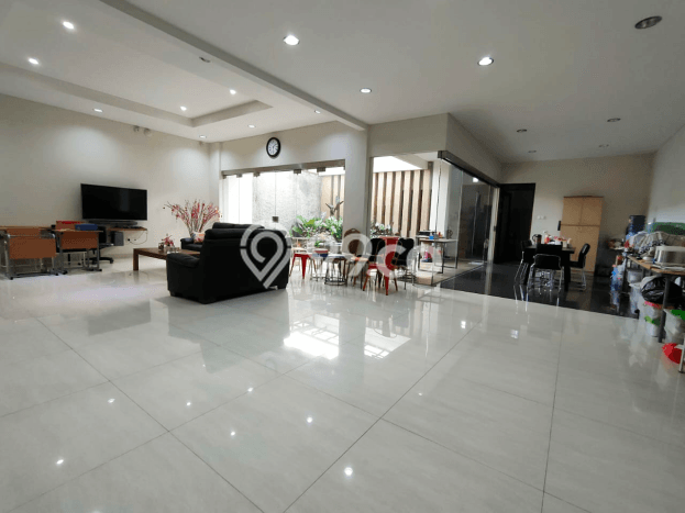 Rumah Mewah LB 515m2 Siap Huni Desain Elegan di Taman Kopo Indah, Bandung Rumah Mewah LB 515m2 Siap Huni Desain Elegan di Taman Kopo Indah, Bandung
