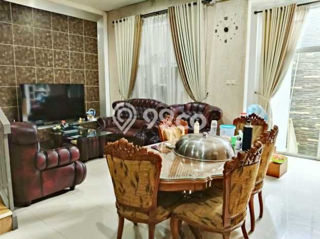 Rumah Elit LB 300m2 Siap Pakai Desain Elegan di Pondok Kelapa, Jakarta Timur Rumah Elit LB 300m2 Siap Pakai Desain Elegan di Pondok Kelapa, Jakarta Timur