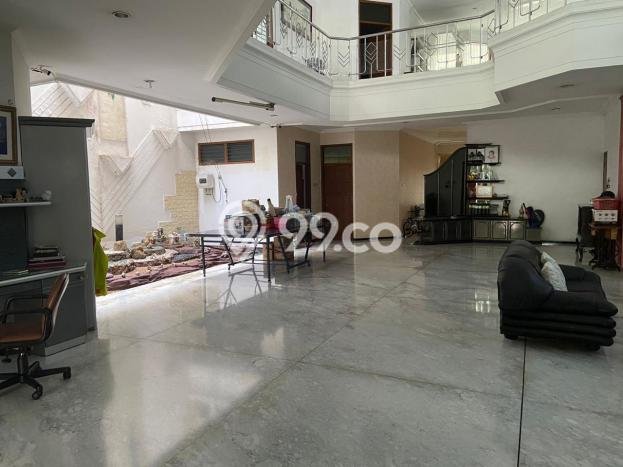 Dijual Rumah Luas Elegan Dengan View Cantik di Dharma Husada, Surabaya Dijual Rumah Luas Elegan Dengan View Cantik di Dharma Husada, Surabaya