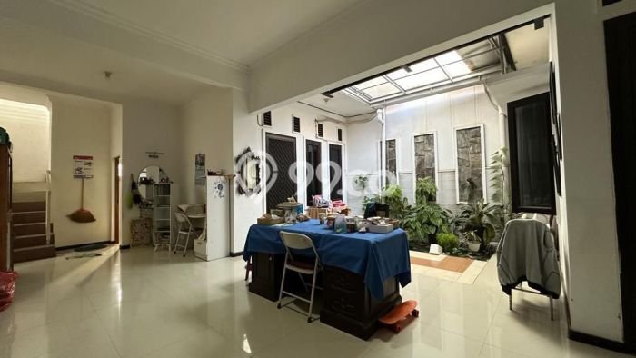 Hunian Elit LB 250m2 Siap Huni Desain Elegan di Ketintang, Surabaya Hunian Elit LB 250m2 Siap Huni Desain Elegan di Ketintang, Surabaya