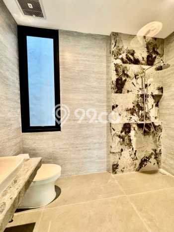 Rumah Elit LB 380m2 Siap Huni Desain Elegan di Citraland, Surabaya Rumah Elit LB 380m2 Siap Huni Desain Elegan di Citraland, Surabaya