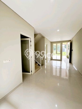Sewa Rumah Murah di Pakuwon Surabaya dengan 4 Kamar Tidur Sewa Rumah Murah di Pakuwon Surabaya dengan 4 Kamar Tidur