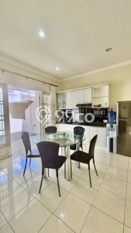Rumah Luxury Modern Tanpa Renovasi di Citraland Surabaya Rumah Luxury Modern Tanpa Renovasi di Citraland Surabaya