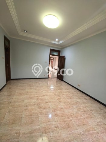 Rumah Mewah LB 400m2 Siap Huni Desain Elegan di Mayjen Sungkono, Surabaya Rumah Mewah LB 400m2 Siap Huni Desain Elegan di Mayjen Sungkono, Surabaya