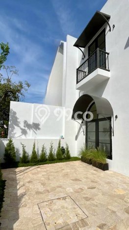Dijual Rumah Mewah Megah Dengan View Eksklusif di Citraland, Surabaya Dijual Rumah Mewah Megah Dengan View Eksklusif di Citraland, Surabaya