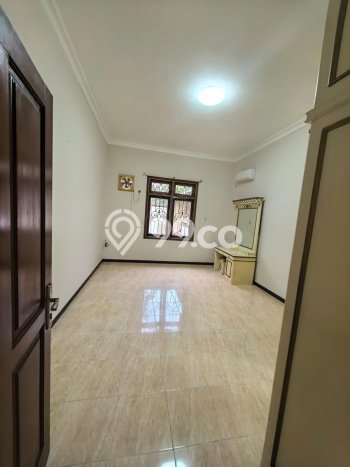 Rumah Mewah LB 400m2 Siap Huni Desain Elegan di Mayjen Sungkono, Surabaya Rumah Mewah LB 400m2 Siap Huni Desain Elegan di Mayjen Sungkono, Surabaya